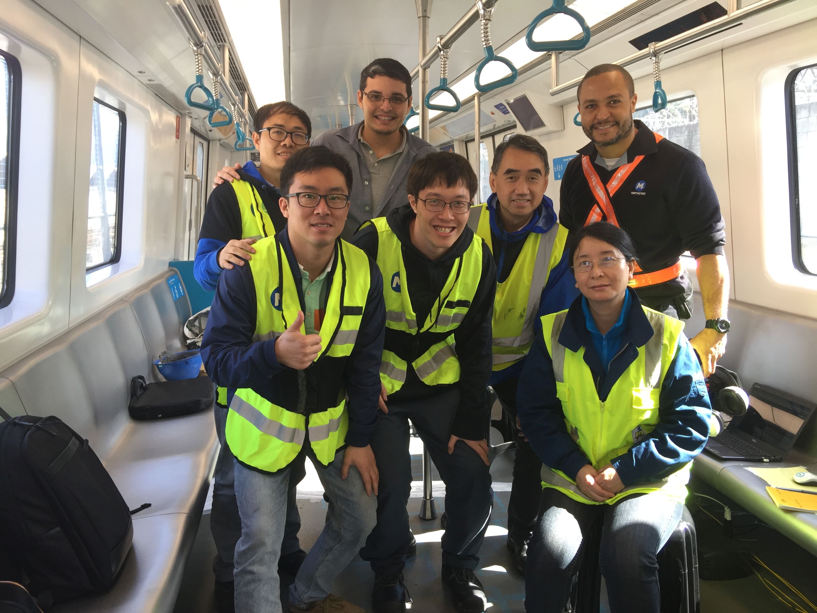 PolyU team scrutinising trains in operation with staff from CRVC and Metro Rio